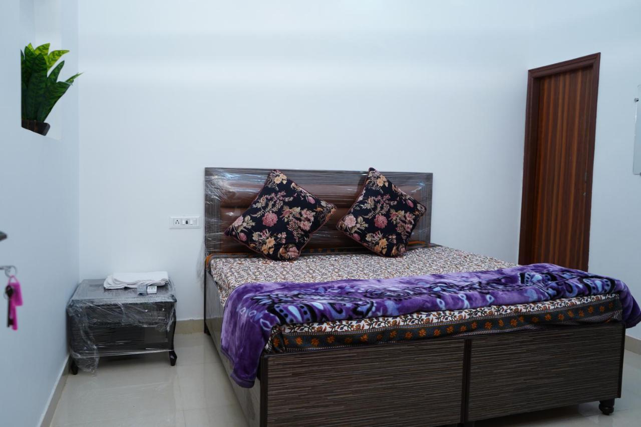 Bed and Breakfast Roop Niwas à Amritsar Extérieur photo