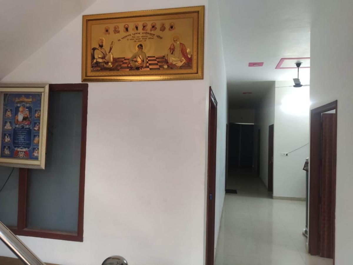 Bed and Breakfast Roop Niwas à Amritsar Extérieur photo
