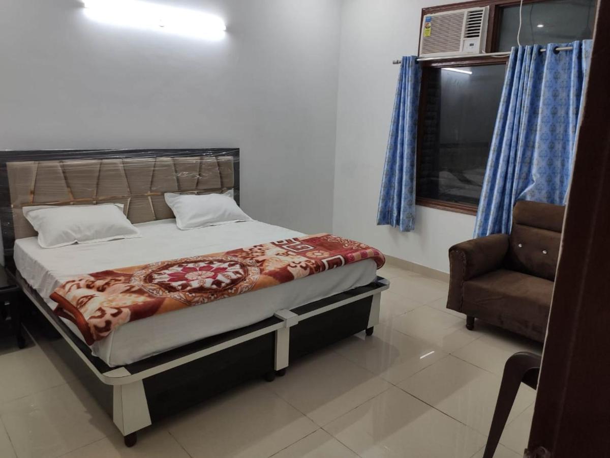 Bed and Breakfast Roop Niwas à Amritsar Extérieur photo