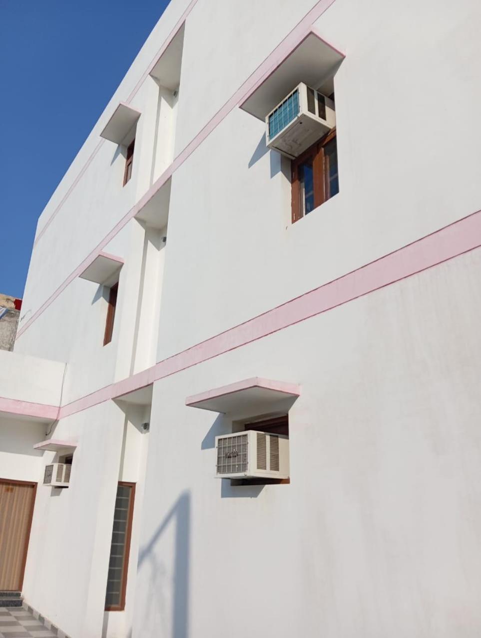 Bed and Breakfast Roop Niwas à Amritsar Extérieur photo