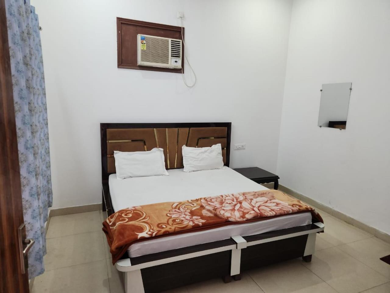 Bed and Breakfast Roop Niwas à Amritsar Extérieur photo